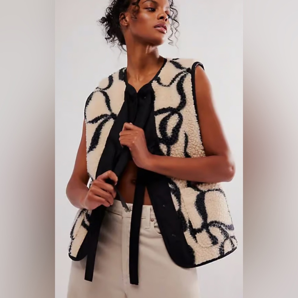 Women's Black and Cream Patterned Vest
